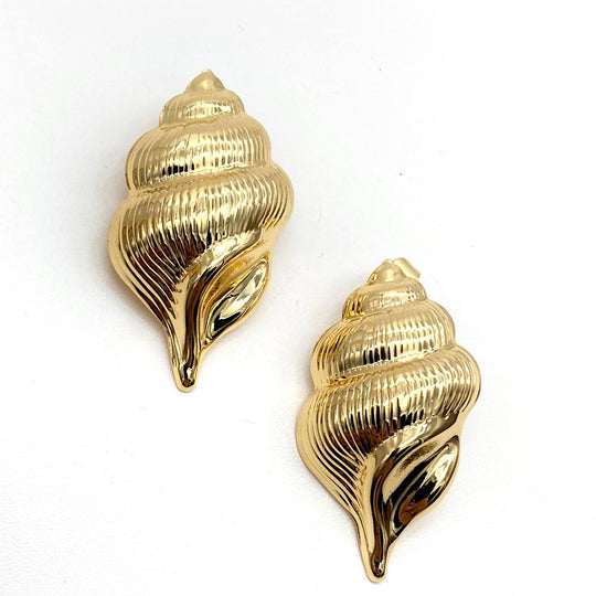 ARETE CONCHA CHAPA DE ORO 18K