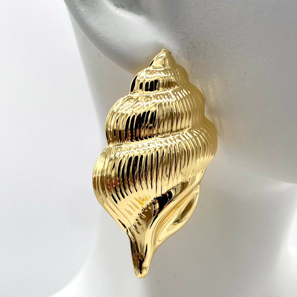 ARETE CONCHA CHAPA DE ORO 18K