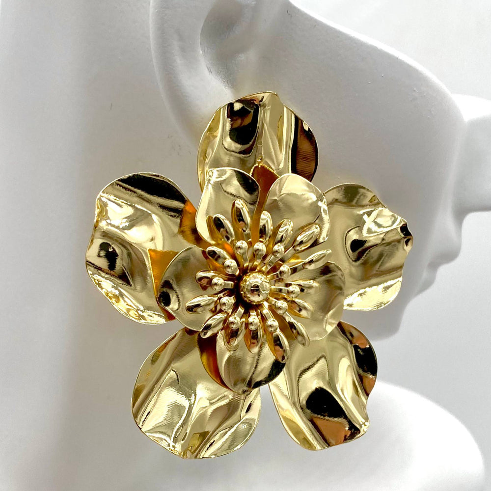 ARETE FLOR CHAPA DE ORO 18K