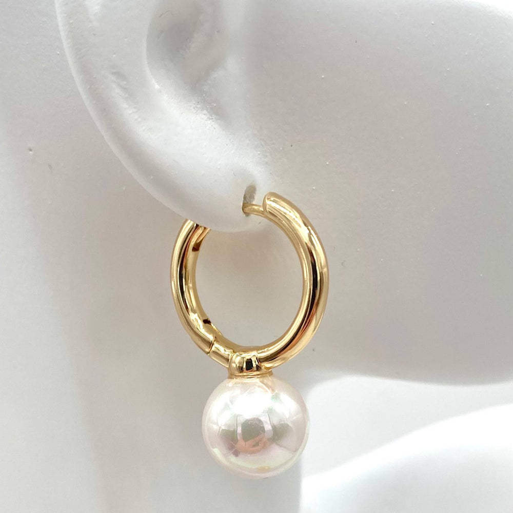 HUGGIE CON PERLA CHAPA DE ORO 18K