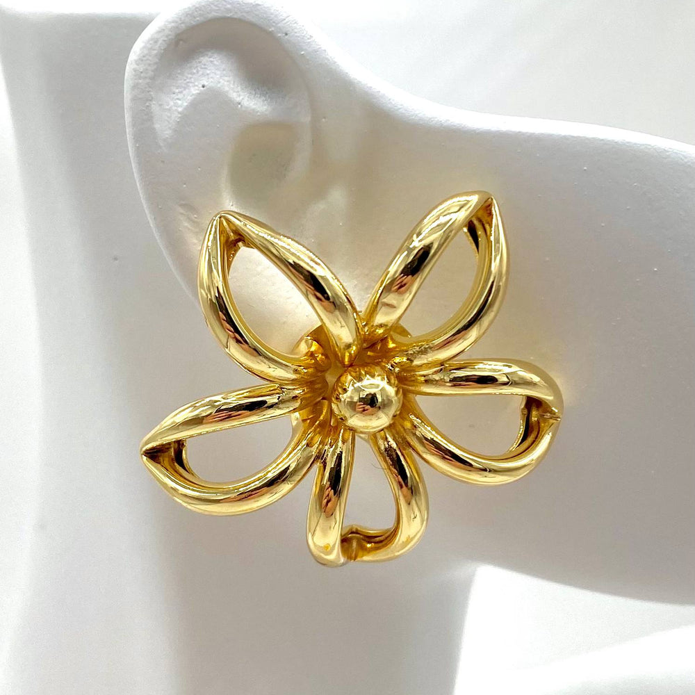 ARETE FLOR CHAPA DE ORO 18K