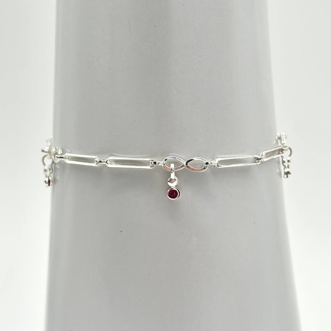 Pulsera con Zirconias Rojas Colgantes – Plata 925 | Mael Joyería