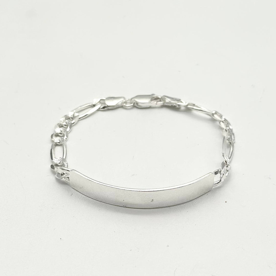 Pulsera de identidad tejido Cartier elaborada en plata 925 mexicana, medida de 21 cm de largo y 6 mm de ancho.