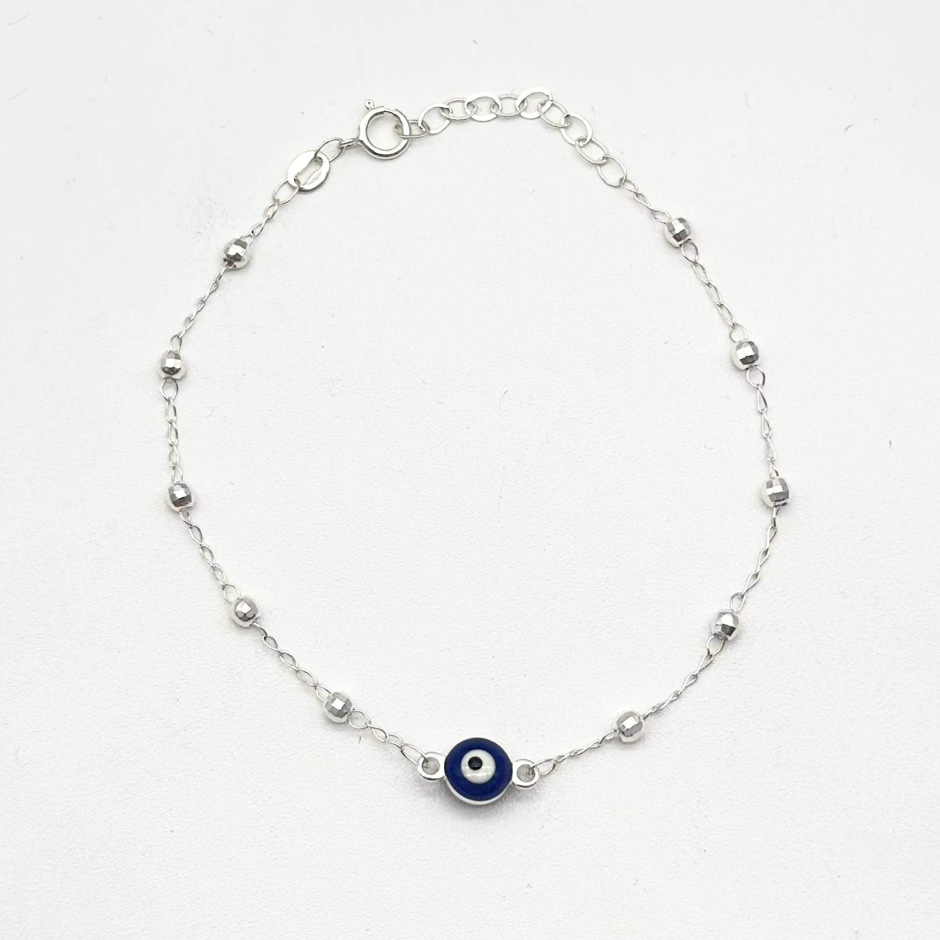 Pulsera de plata 925 con ojo turco azul central y bolitas facetadas, medida de 16 cm más 5 cm de extensión.