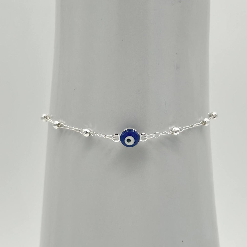 Pulsera de plata 925 con ojo turco azul central y bolitas facetadas, medida de 16 cm más 5 cm de extensión.