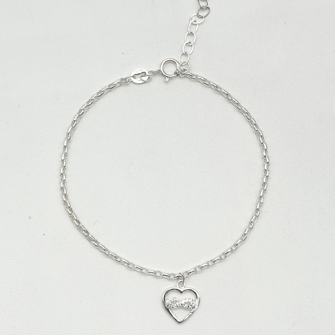 Pulsera de plata 925 mexicana con corazón, símbolo infinito y zirconias brillantes, medida de 16 cm con extensión ajustable de 5 cm.