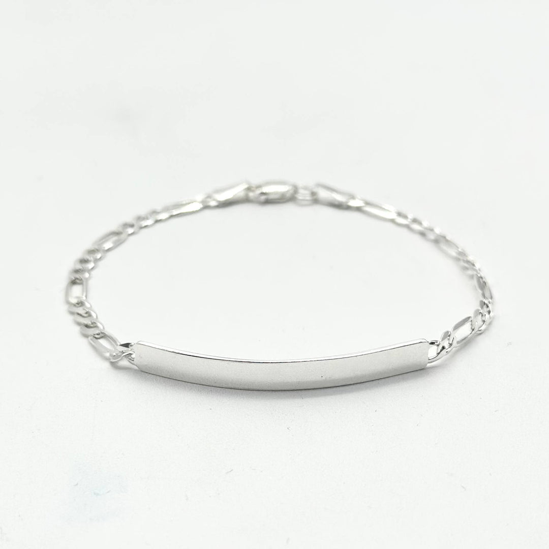 Esclava de identidad tejido Cartier elaborada en plata 925 mexicana, medida de 20 cm de largo y 4 mm de ancho.
