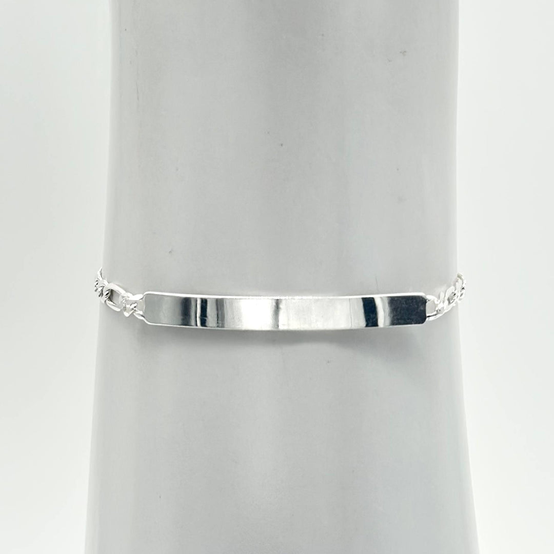 Esclava de identidad tejido Cartier elaborada en plata 925 mexicana, medida de 20 cm de largo y 4 mm de ancho.