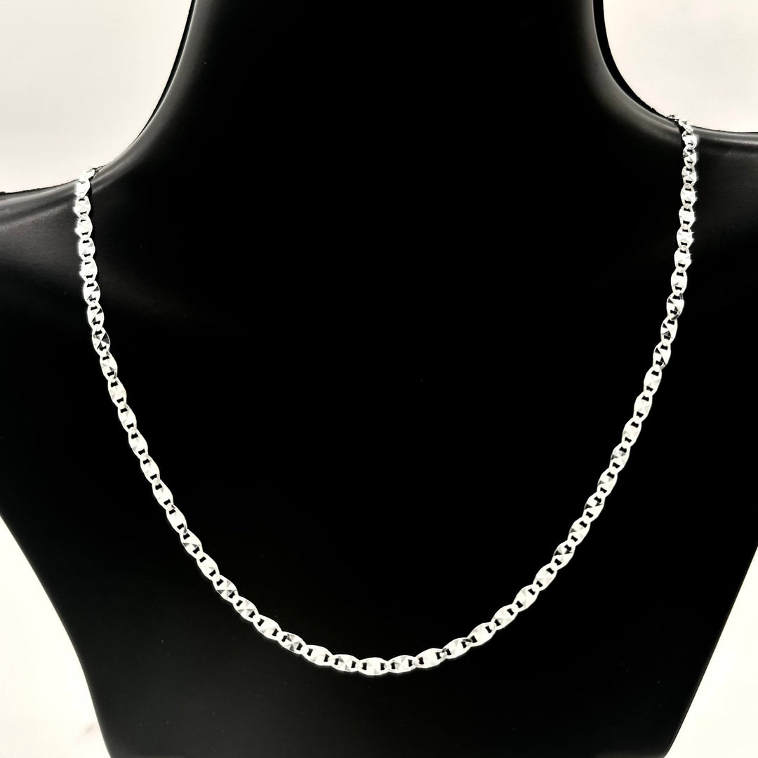 Cadena italiana de plata 925 con eslabones facetados, medida de 45 cm de largo por 4 mm de ancho.