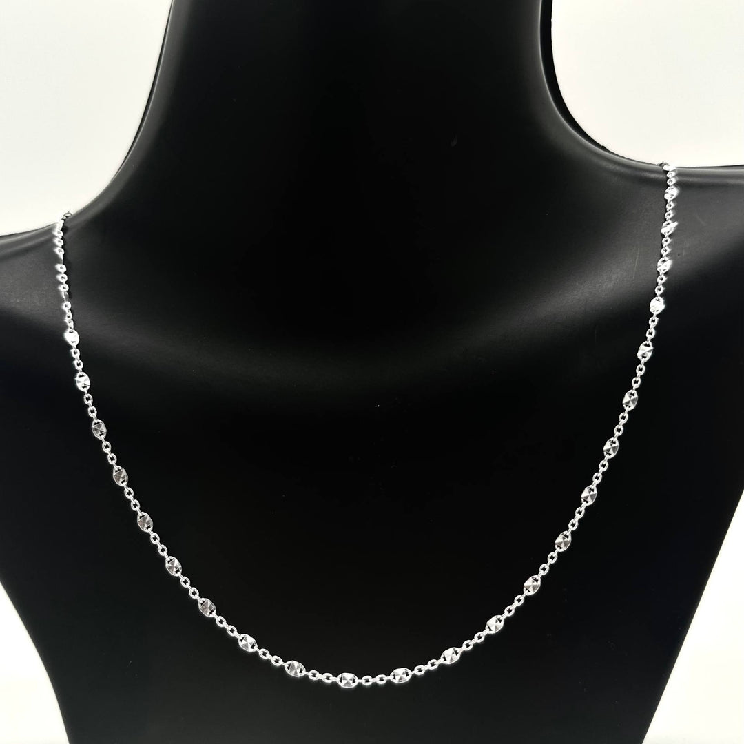 Cadena diamantada de plata 925 con acabado brillante, medida de 50 cm de largo por 3 mm de ancho.