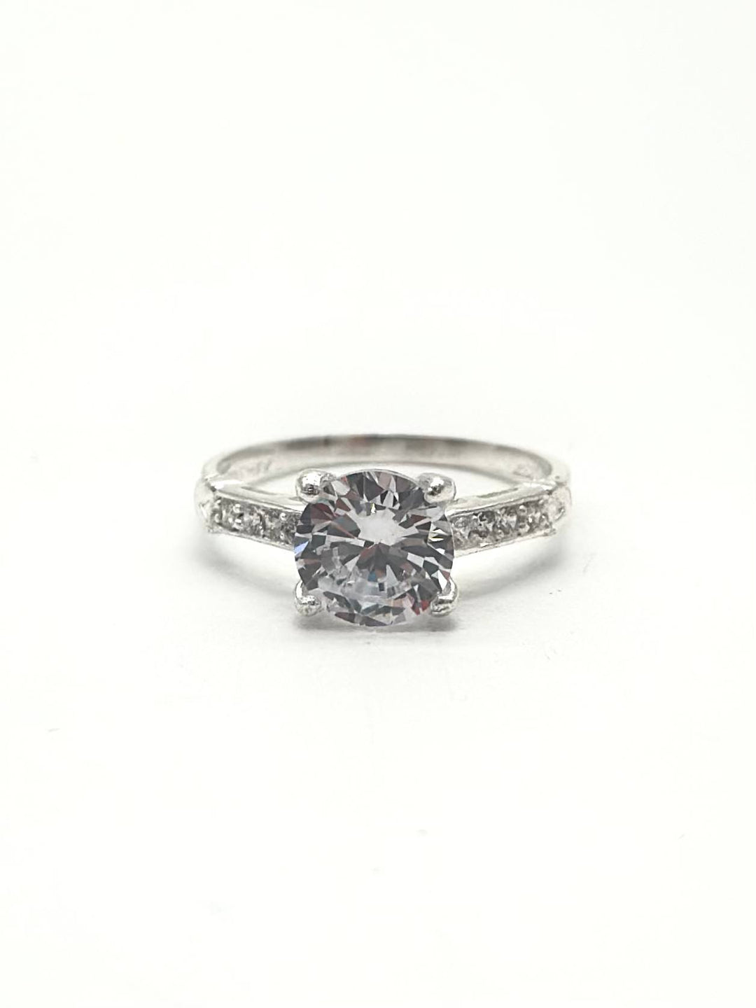 Anillo Solitario Clásico de Plata 925 con Zirconia Redonda | Mael Joyería