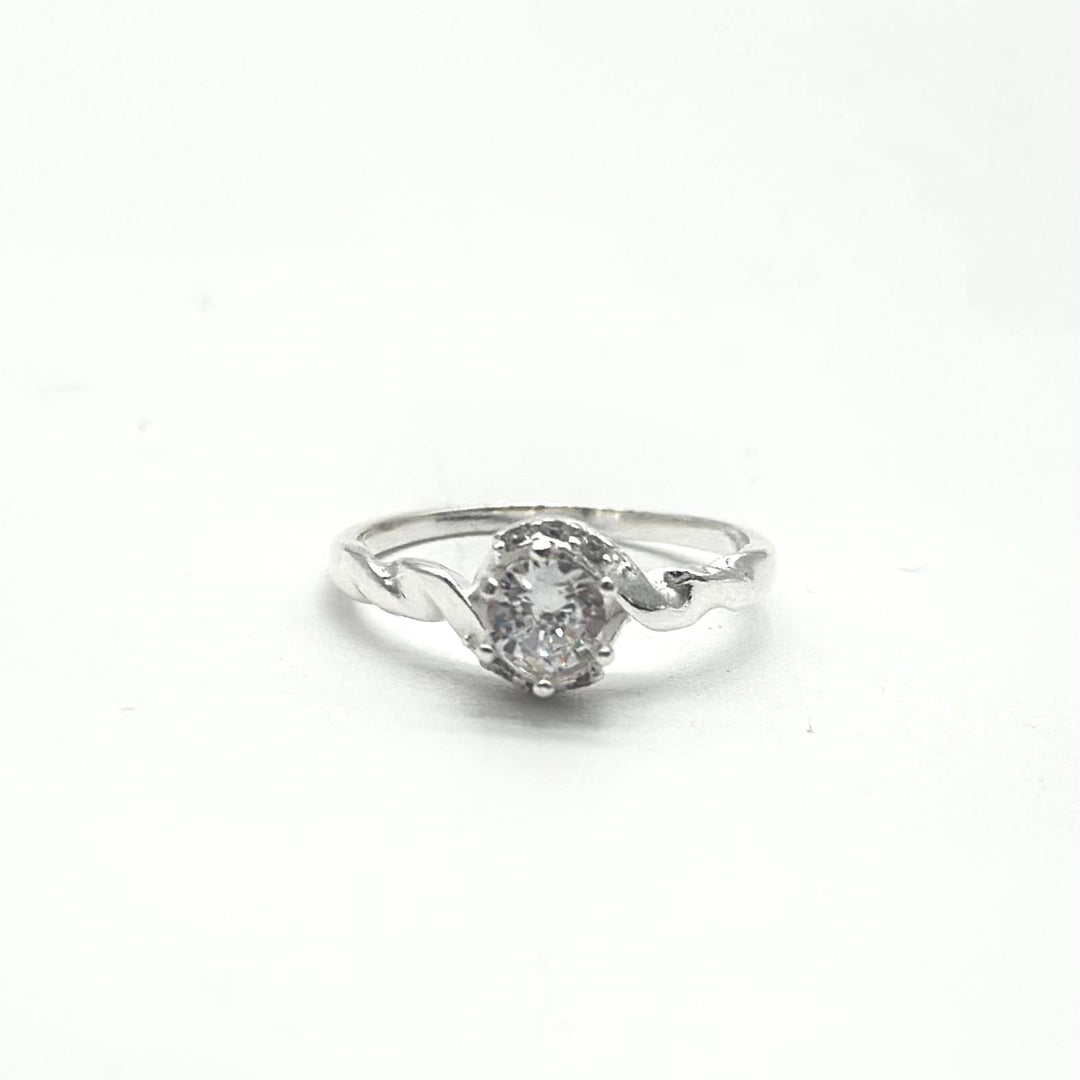 Anillo Solitario Clásico de Plata 925 con Zirconia Ovalada | Mael Joyería