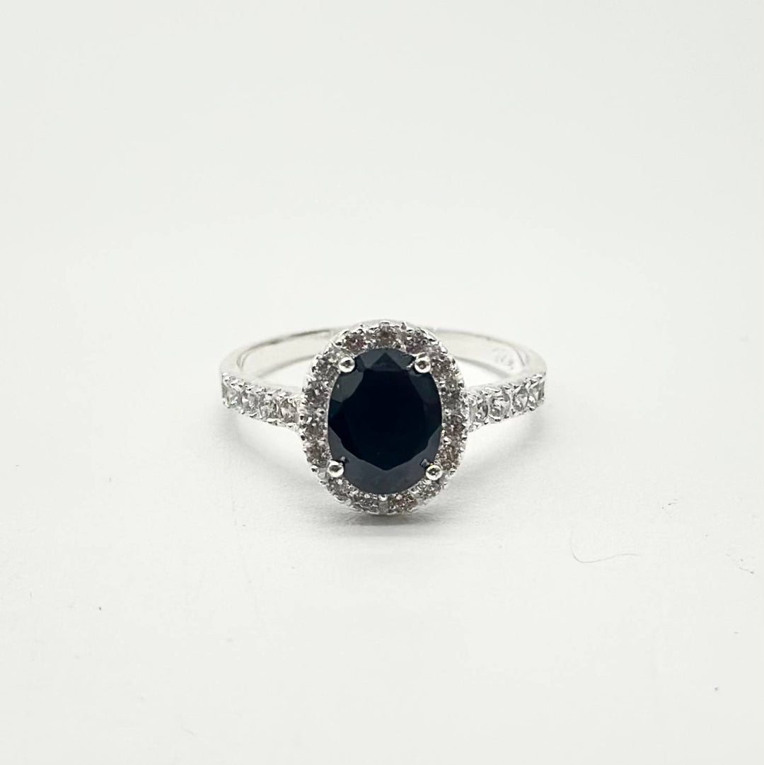 Anillo de Plata 925 con Zirconia negra Ovalada y Halo de Brillo | Mael Joyería