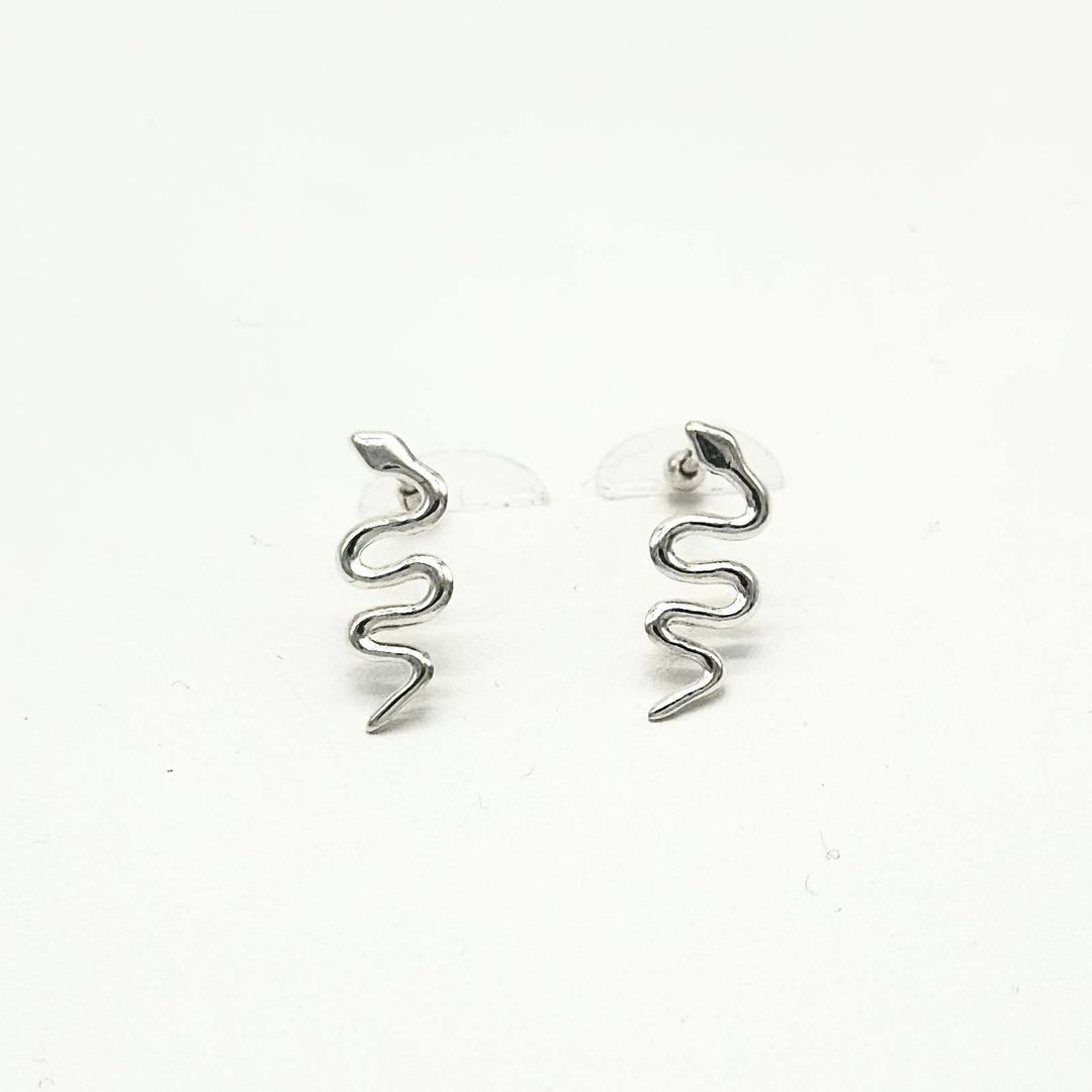 Broquel Serpiente Minimalista en Plata 925 | Mael Joyería