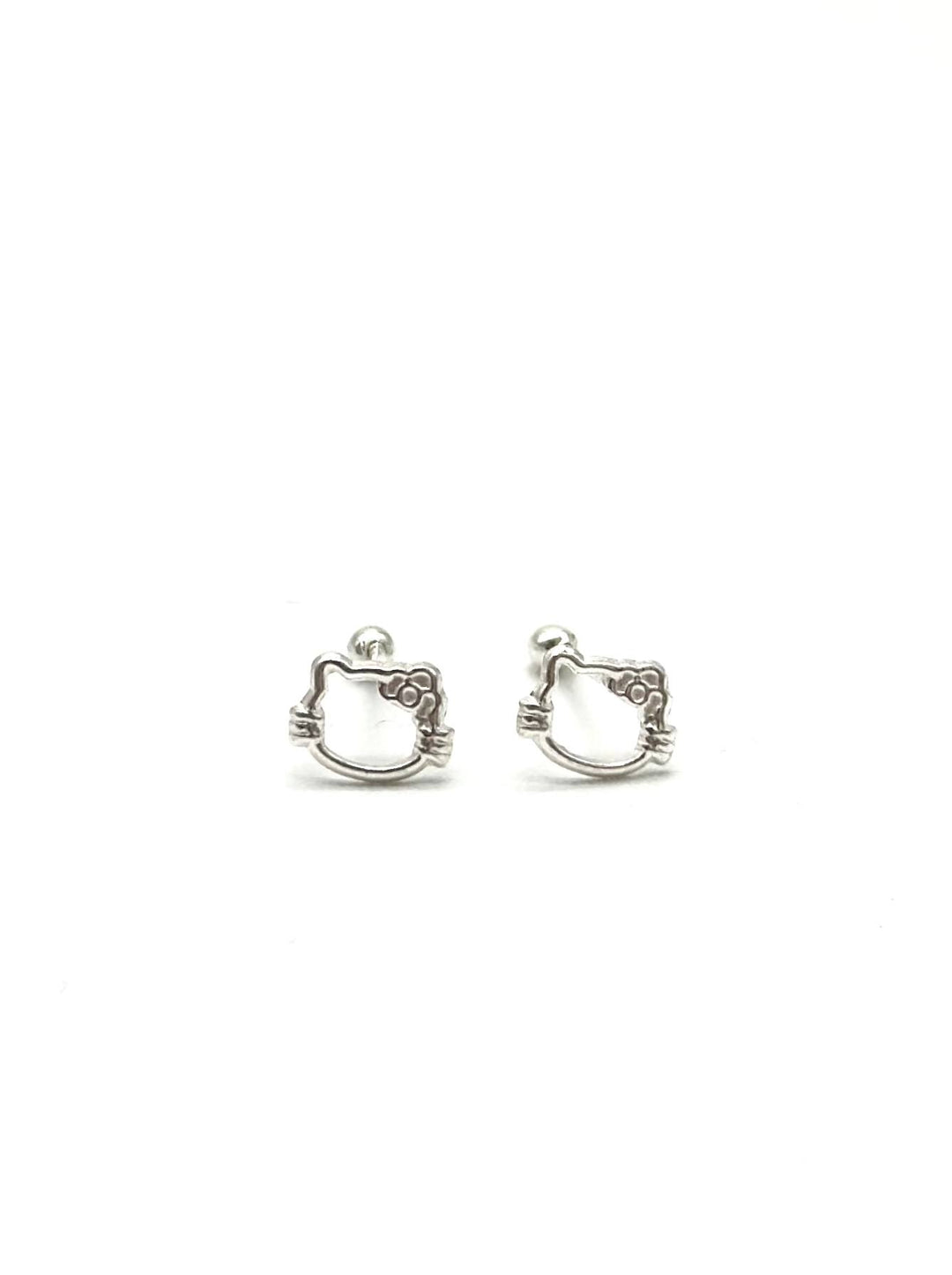 Broquel Gatita Minimalista en Plata 925 | Mael Joyería