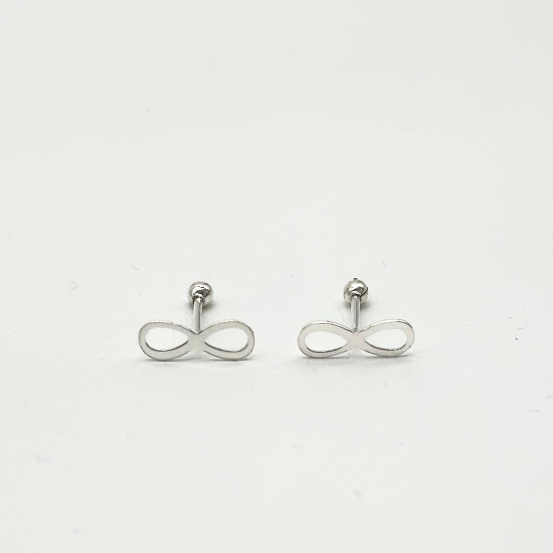 Broquel Infinito Minimalista en Plata 925 | Mael Joyería