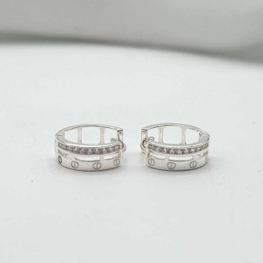 Huggie Tornillo con Circonias en Plata 925 | Mael Joyería