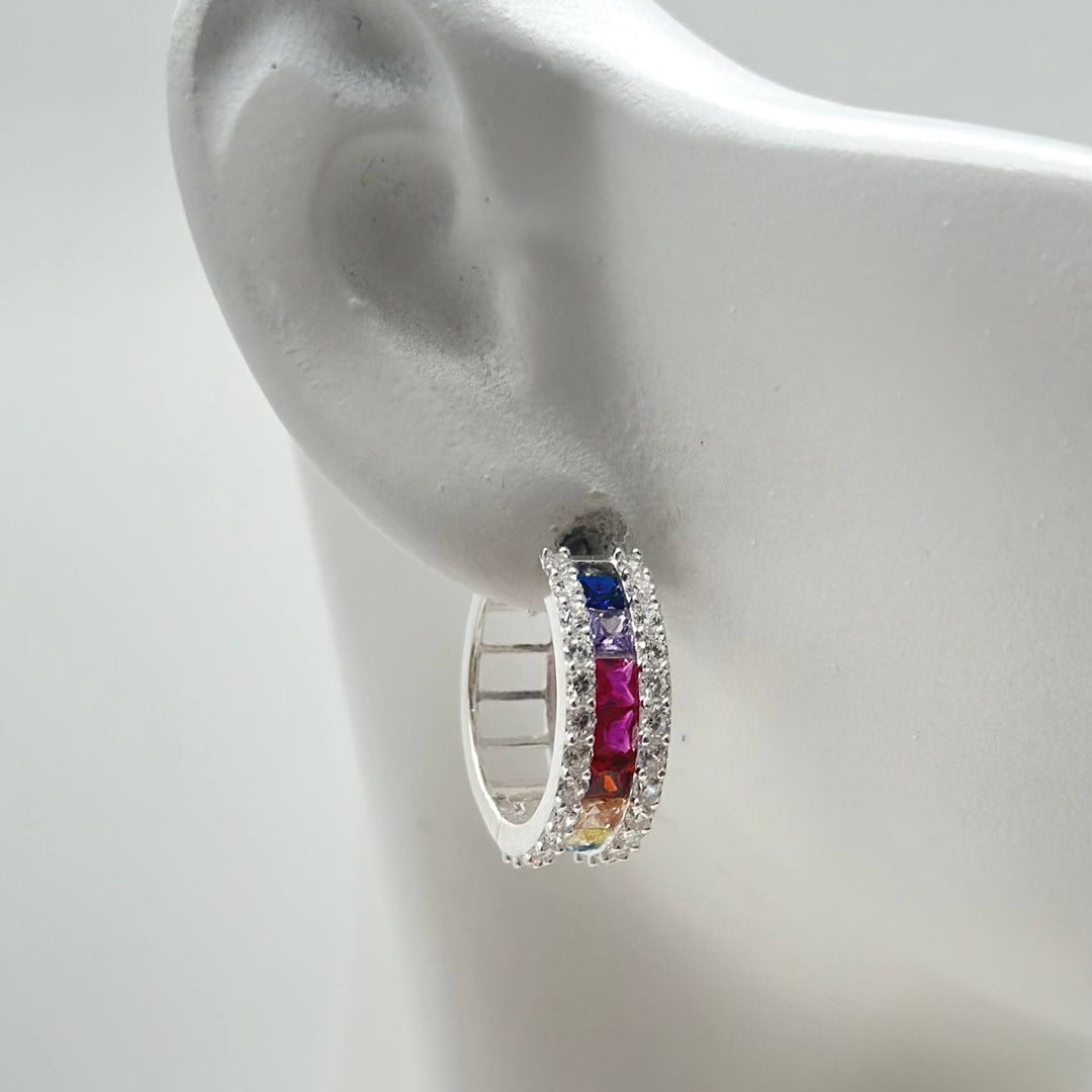 Huggie Arcoíris con Circonias en Plata 925 | Mael Joyería