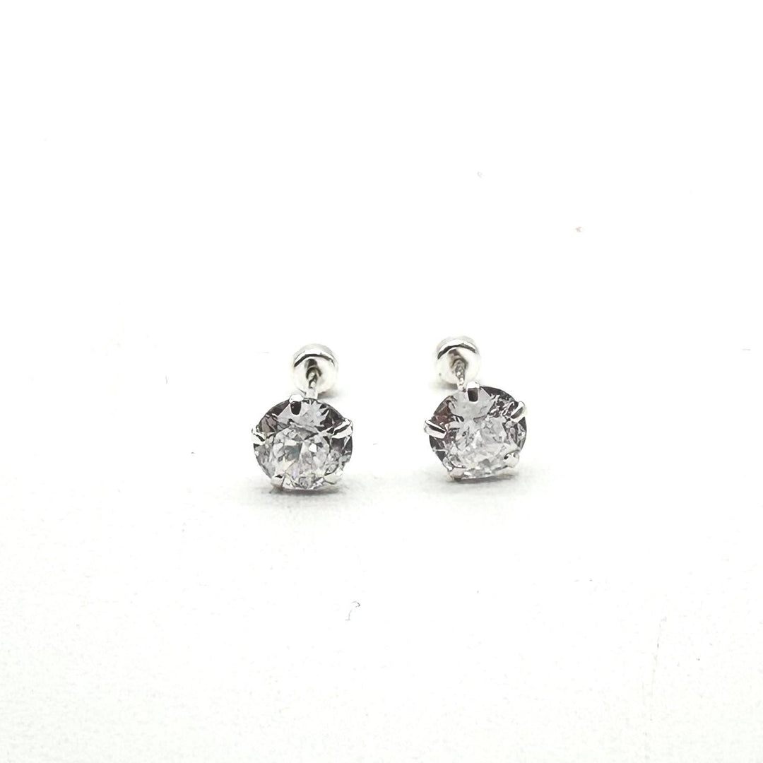 Par de broqueles rectos de plata 925 con zirconia redonda #5 en diseño clásico tipo solitario.