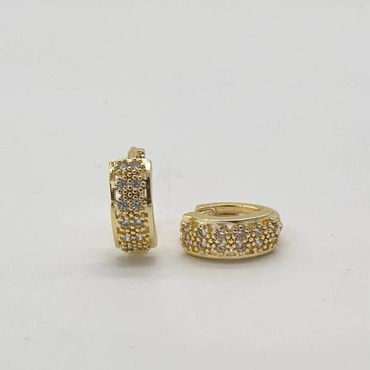Huggies Clásicos con Zirconias en Chapa de Oro 18K | Mael Joyería