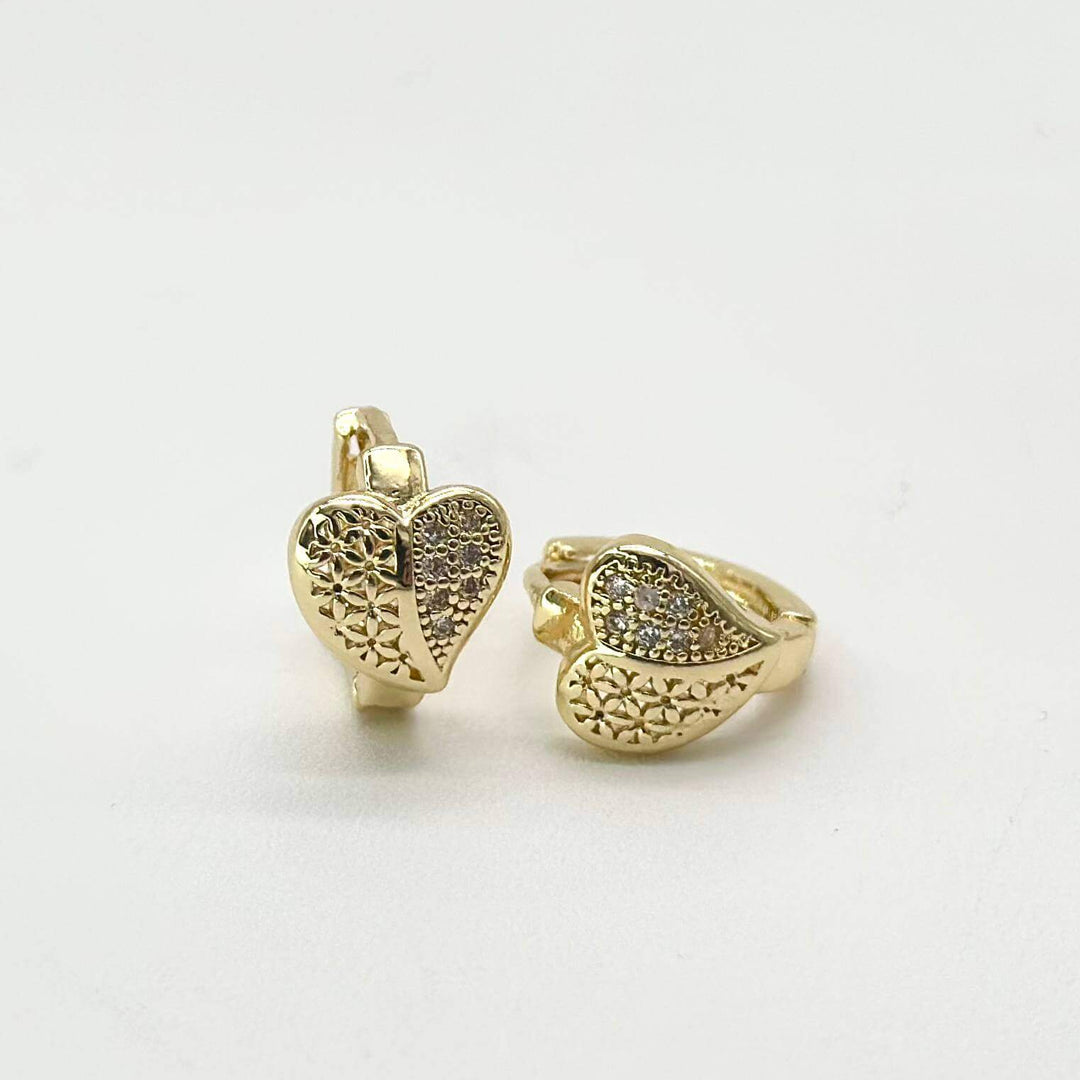 Huggies Corazón Bicolor con Zirconias en Chapa de Oro 18K | Mael Joyería