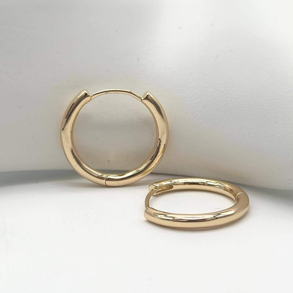 Huggie Clásicas Tubulares en Chapa de Oro 18K  | Mael Joyería