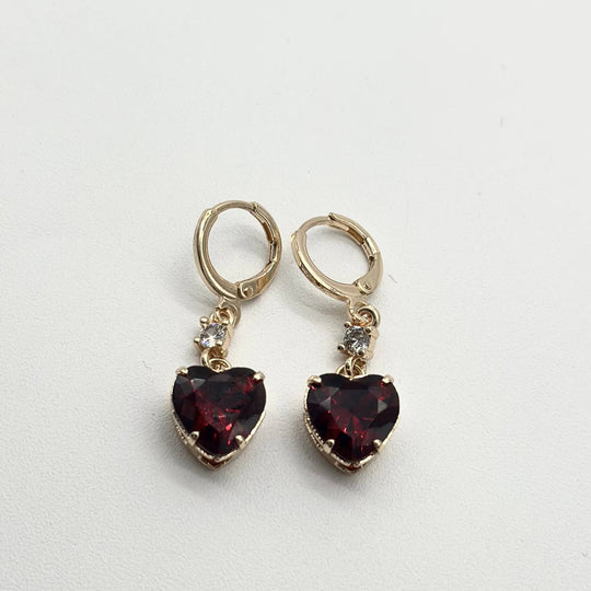 Aretes Huggie con Corazón Rojo y Zirconia | Mael Joyería