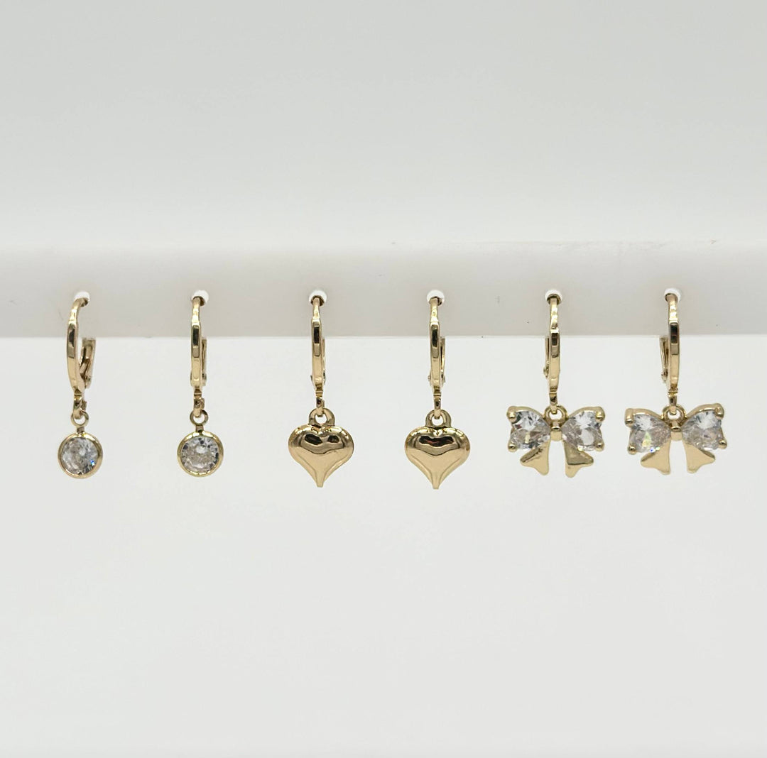 Trío de Aretes Huggie con Dijes en Chapa de Oro | Mael Joyería