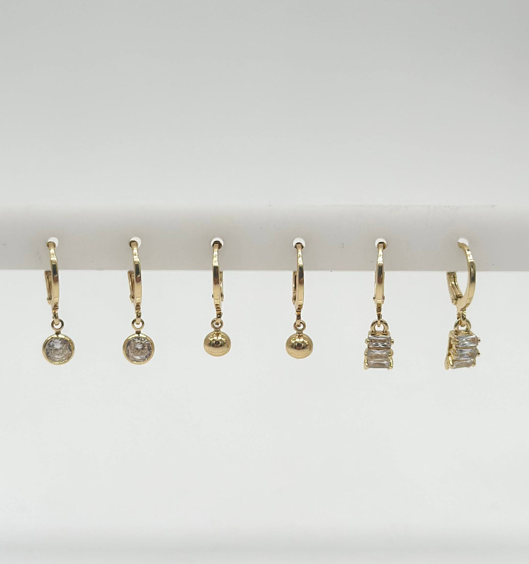 Trío de Aretes Huggie con Dijes de Zirconia Chapa de Oro | Mael Joyería