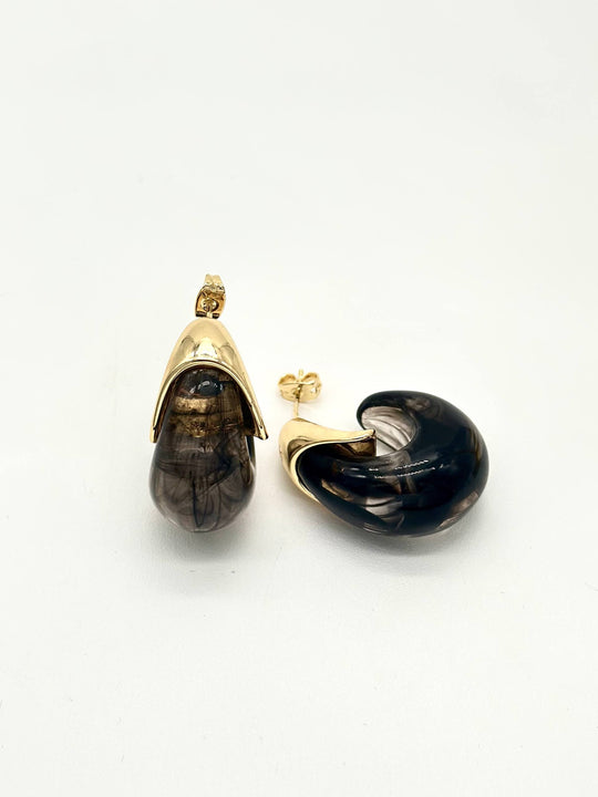 Aretes Gota de Resina Negra en Chapa de Oro | Mael Joyería