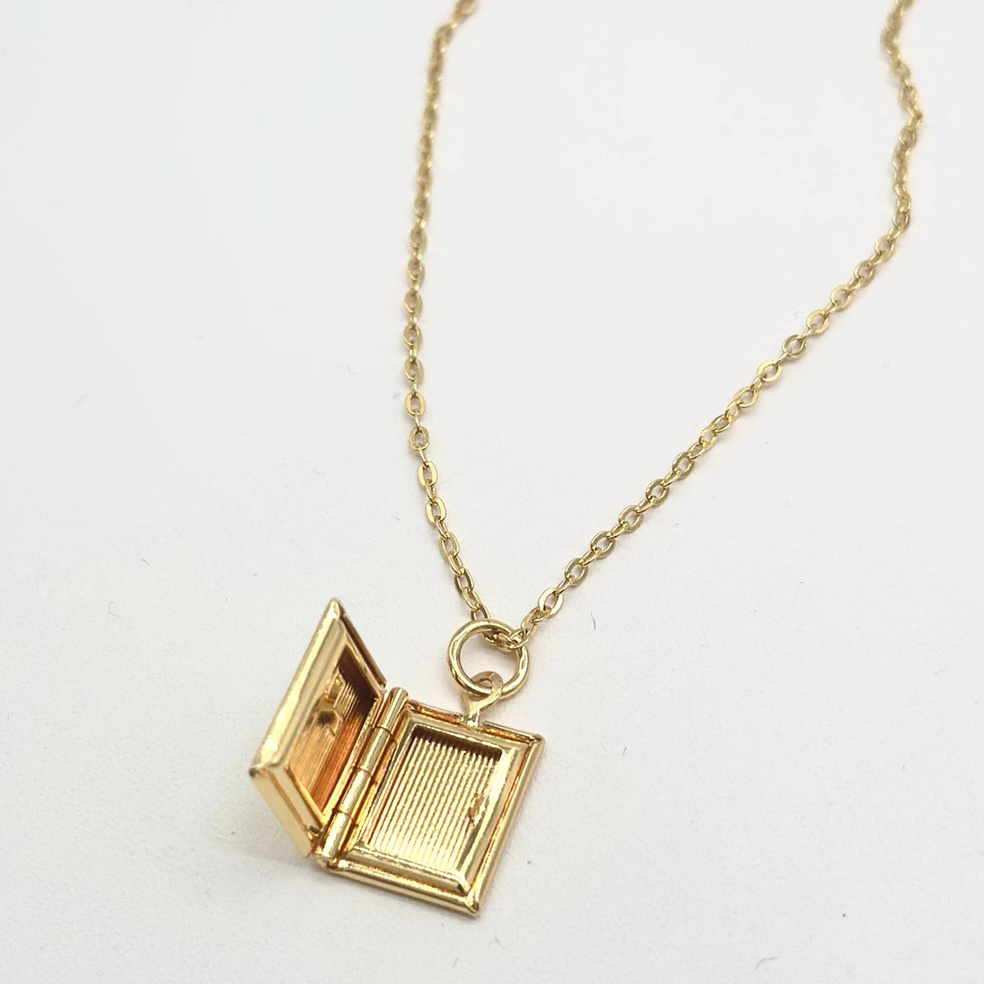 Collar Relicario con Cruz en Chapa de Oro  | Mael Joyería