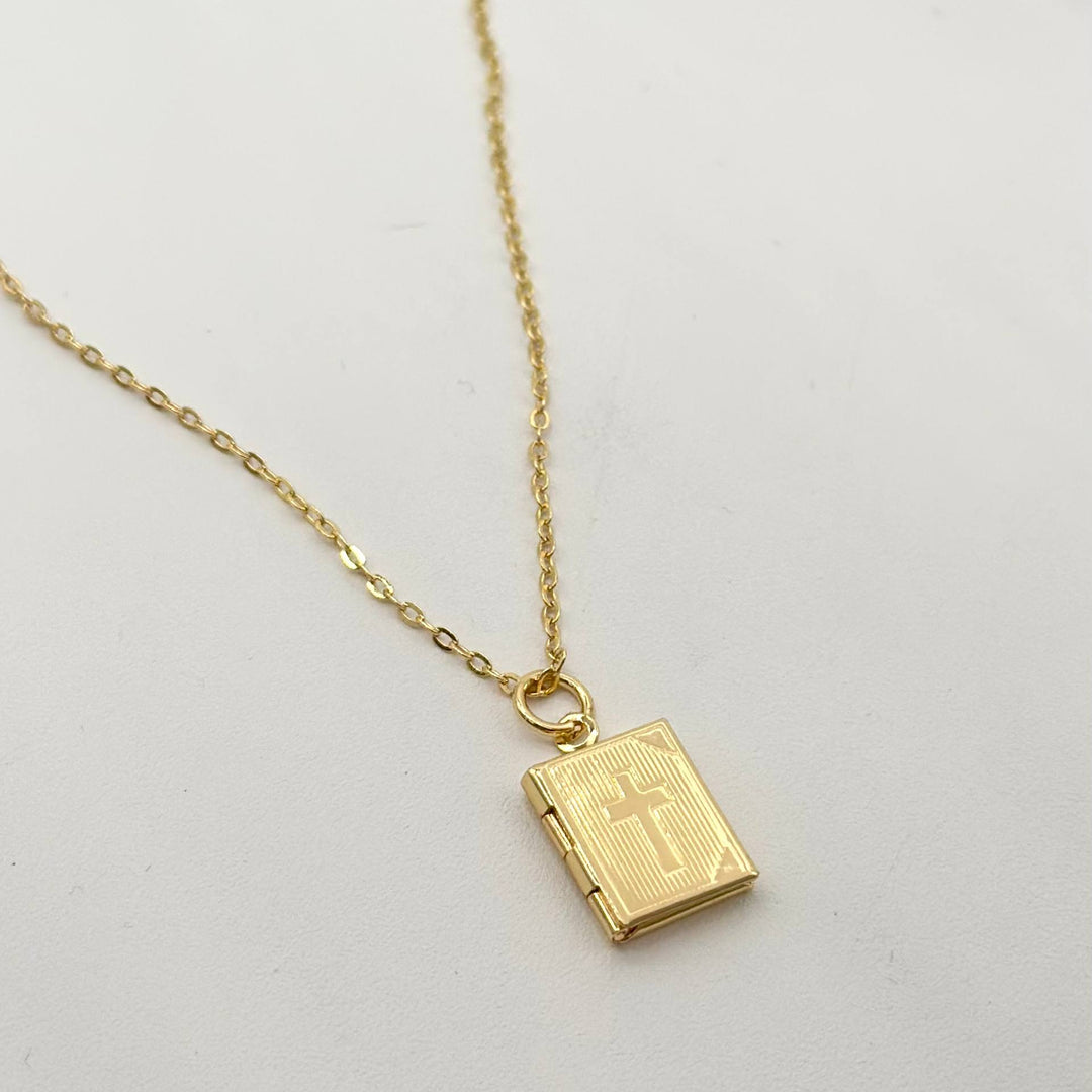 Collar Relicario con Cruz en Chapa de Oro  | Mael Joyería