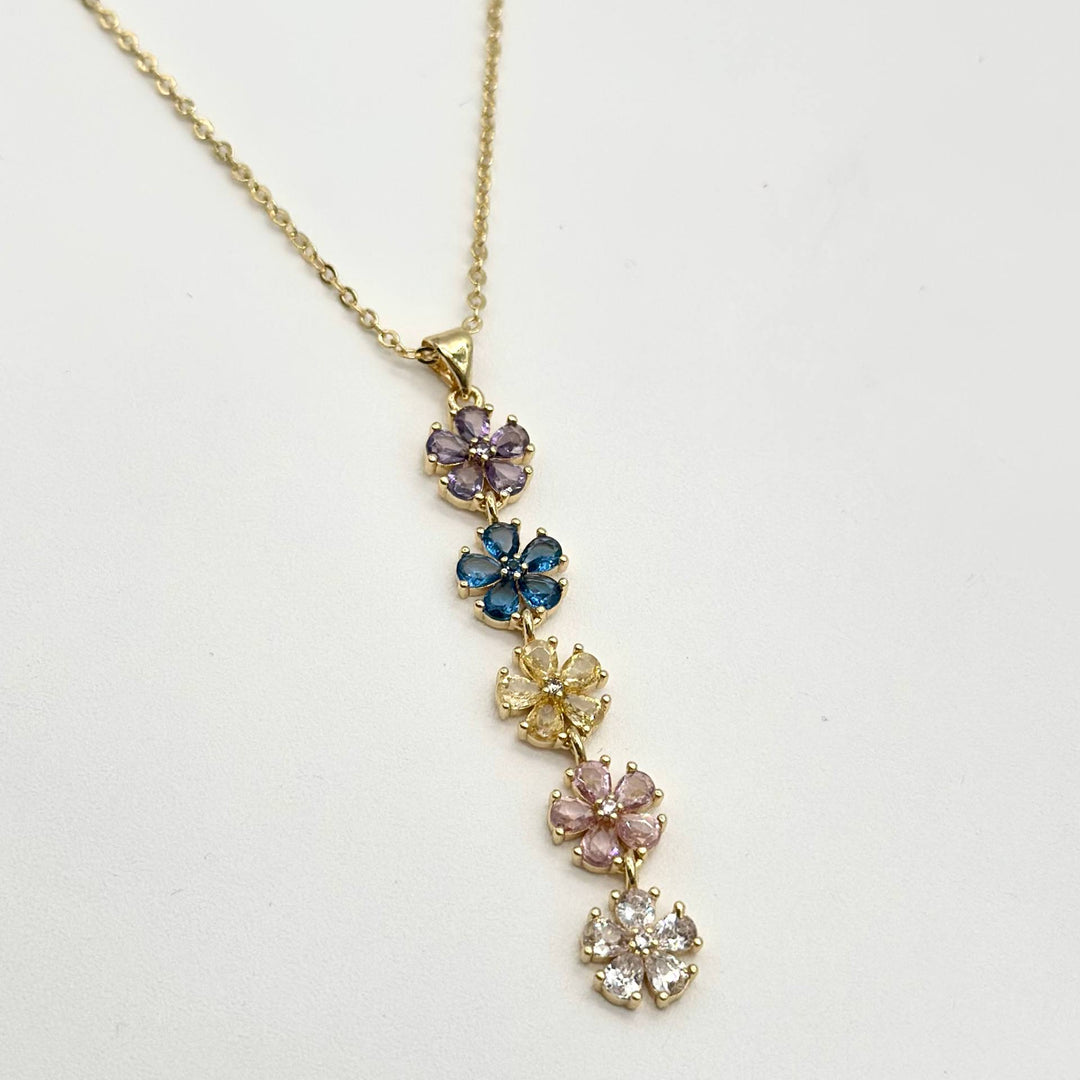 Collar con Dije de Flores Multicolor en Zirconias en Chapa de Oro | Mael Joyería