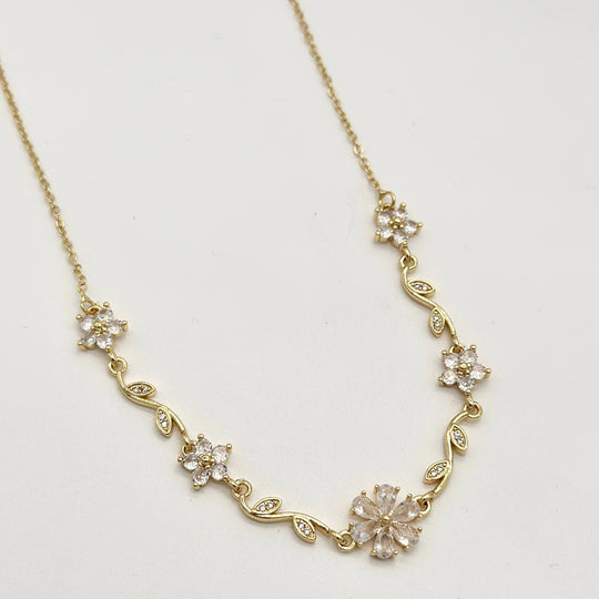 Collar Floral con Zirconias en Chapa de Oro | Mael Joyería