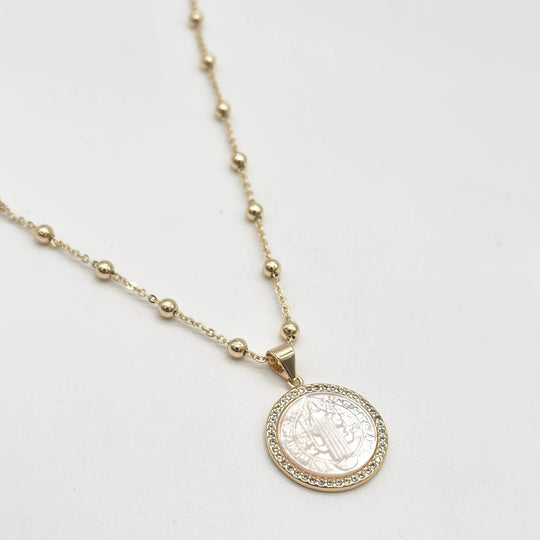 Collar San Benito con Madre Perla y Zirconias en Chapa de Oro | Mael Joyería