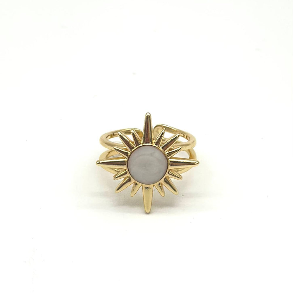 Anillo Ajustable Sol Radiante con Piedra Nácar en Chapa de Oro 18K | Mael joyeria