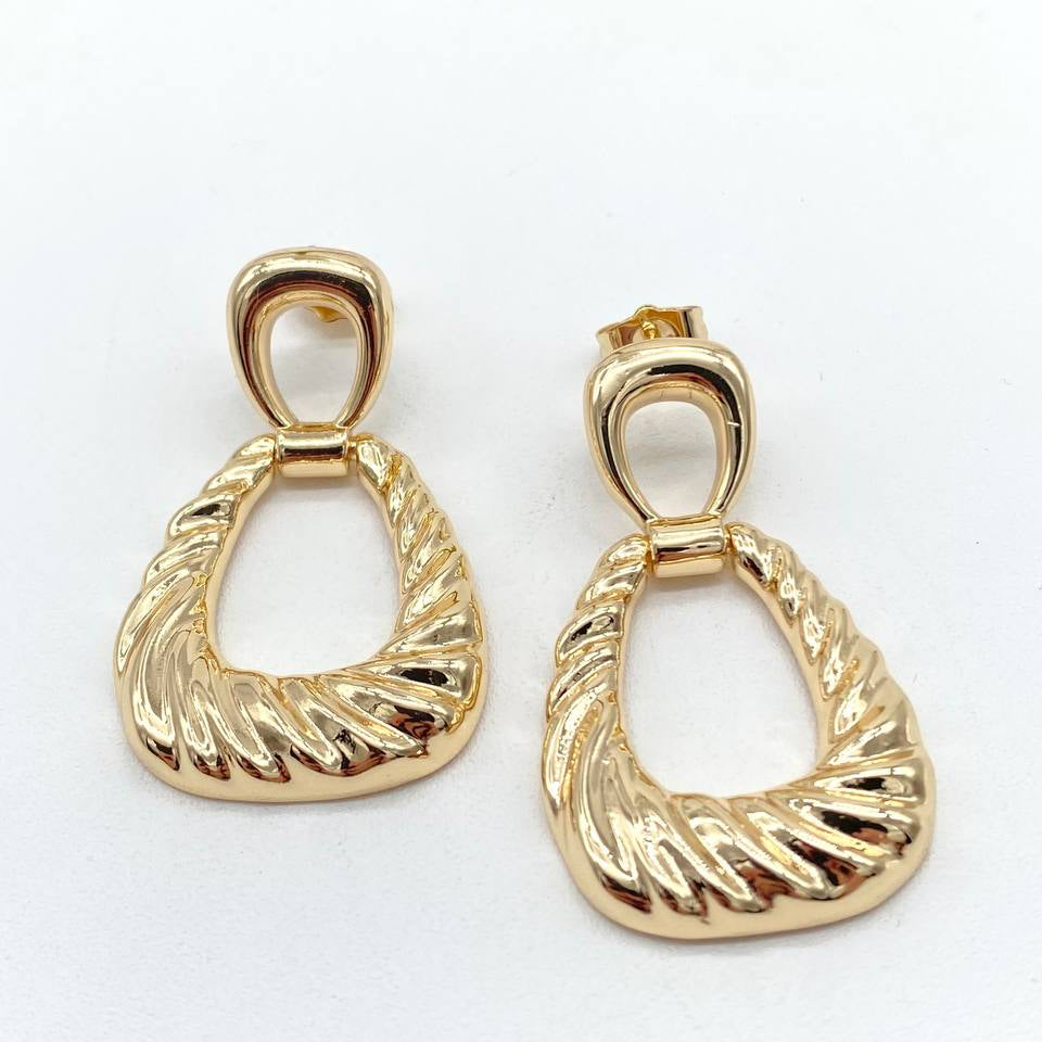 ARETE CANASTA CHAPA DE ORO 18K
