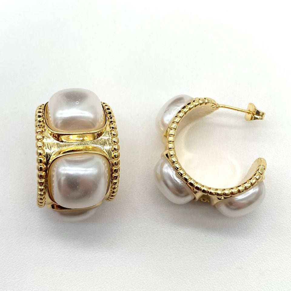 ARETE PERLA CUADRADA CHAPA DE ORO 18K